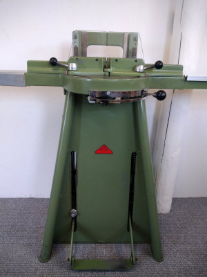 Morso guillotine, original machine with original instructions.<br />Comes with spare set of blades and springs. <br />I also have a vast quantity of mouldings that I will chuck in if the correct price is paid. <br />£675