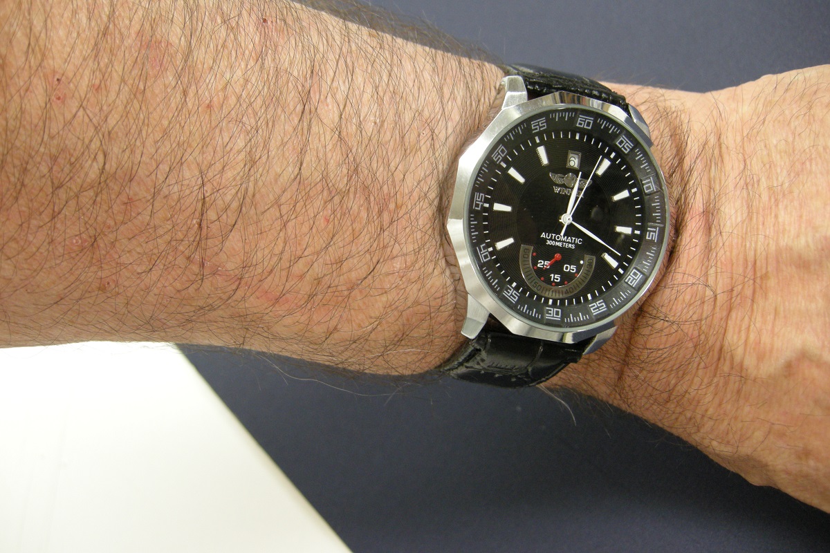 Auto watch 001.JPG